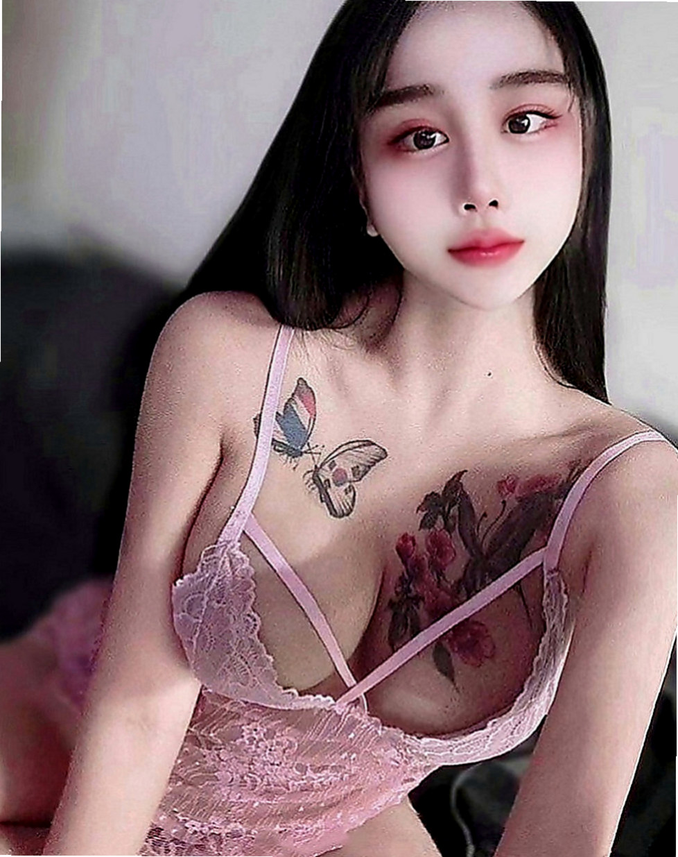 龍崎叫小姐：千千 |專櫃小姐|166cm|47kg|E罩杯|20歲|她自己衣服都脫好了 在床上乖乖等著你去幹她 #很愛運動的女人體力超好
