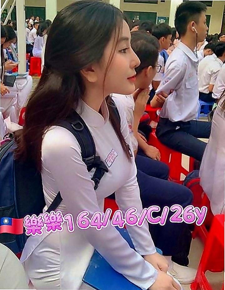 烏來外約按摩：喬其 |柔情小秘書|165cm|48kg|E罩杯|23歲|用過情趣物品 很會淫叫 純天 然大奶 小小年紀就發育的那麼好