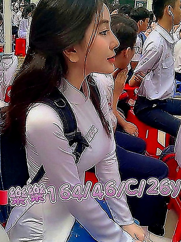 烏來外約按摩：喬其 |柔情小秘書|165cm|48kg|E罩杯|23歲|用過情趣物品 很會淫叫 純天 然大奶 小小年紀就發育的那麼好
