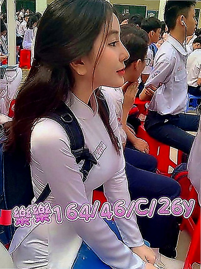 烏來外約按摩：喬其 |柔情小秘書|165cm|48kg|E罩杯|23歲|用過情趣物品 很會淫叫 純天 然大奶 小小年紀就發育的那麼好