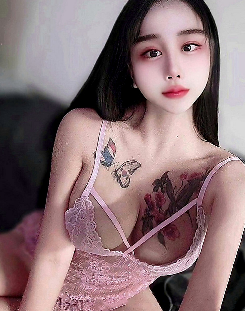 龍崎叫小姐：千千 |專櫃小姐|166cm|47kg|E罩杯|20歲|她自己衣服都脫好了 在床上乖乖等著你去幹她 #很愛運動的女人體力超好