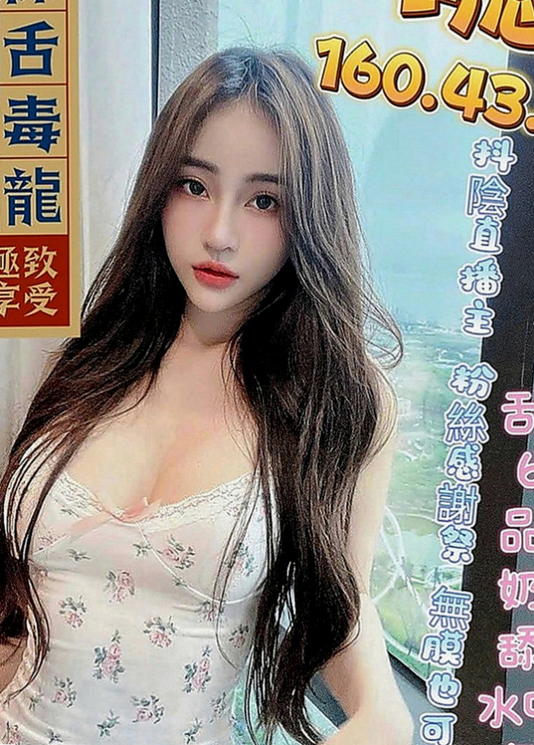 中山找小姐：依心 |彩妝師|164cm|42kg|C罩杯|20歲|下面來告訴大家打飛機到底好還是不好！有馬甲線 姣好的身材 標緻的臉蛋 細嫩的皮膚
