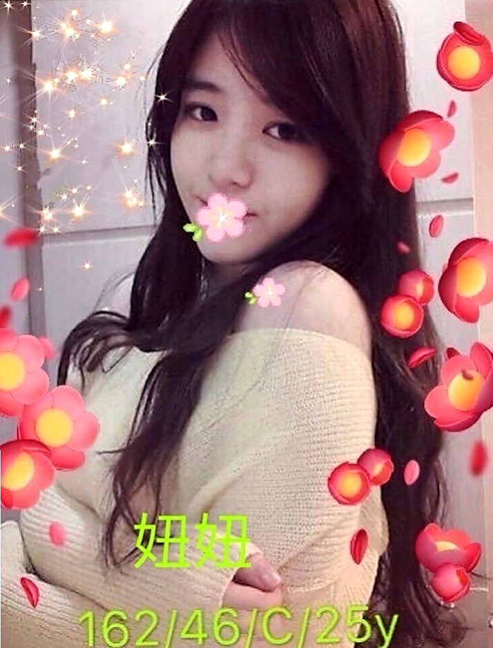 內湖按摩外送：巧麗 |靜宜學生妹|169cm|48kg|E罩杯|22歲|小穴很緊 嗨粉粉嫩嫩的喔~~軟軟濕濕的舌頭  高挑美腿皮膚白長髮完全是你心目中的完美女神
