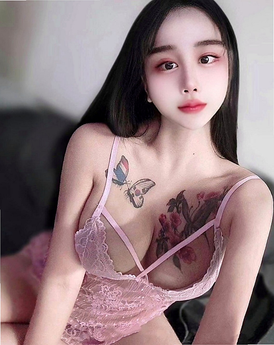 龍崎叫小姐：千千 |專櫃小姐|166cm|47kg|E罩杯|20歲|她自己衣服都脫好了 在床上乖乖等著你去幹她 #很愛運動的女人體力超好