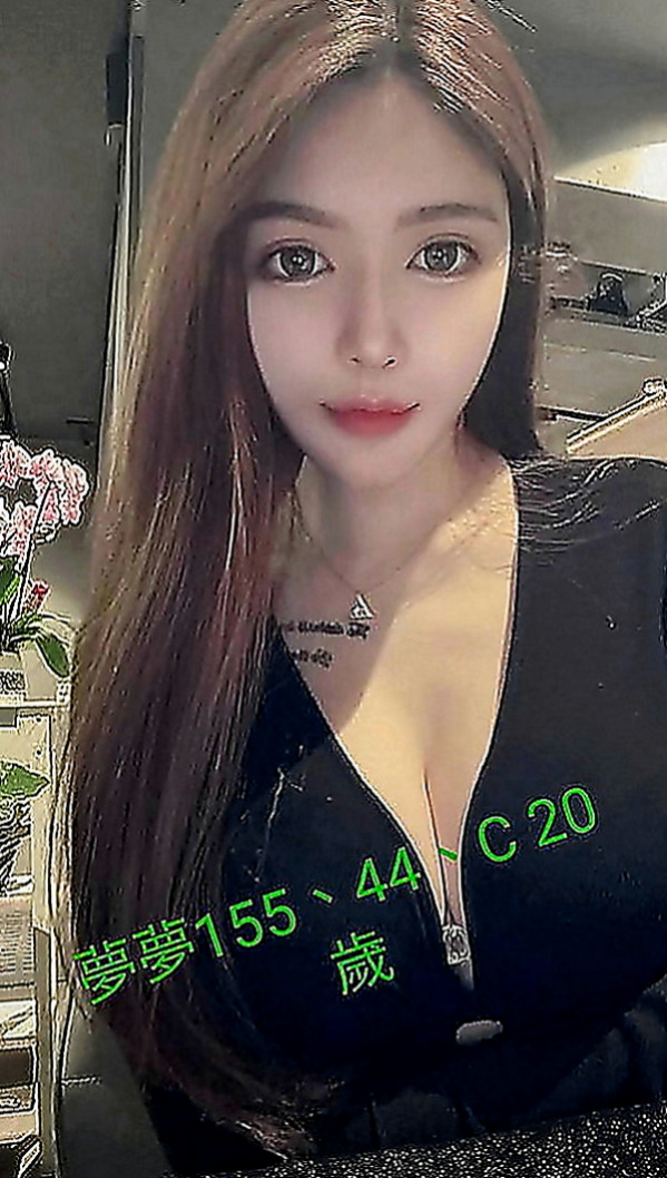 新社伴遊：怡靜 |英語家教|170cm|43kg|C罩杯|23歲|然後她在說~快進來~好想要~人家都濕濕了 長的甜美可愛 雪乳粉穴 小羞澀甜笑很迷人