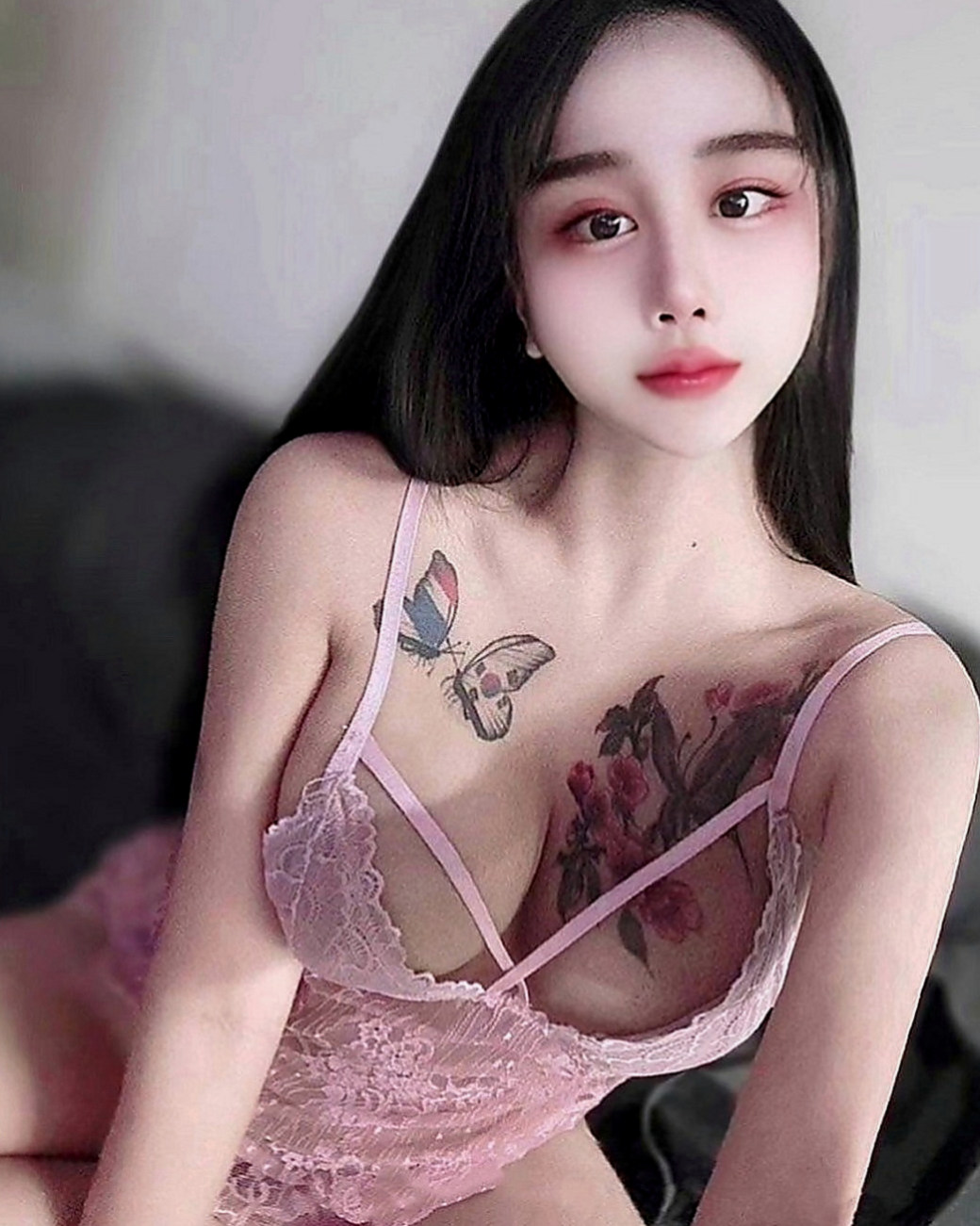 龍崎叫小姐：千千 |專櫃小姐|166cm|47kg|E罩杯|20歲|她自己衣服都脫好了 在床上乖乖等著你去幹她 #很愛運動的女人體力超好