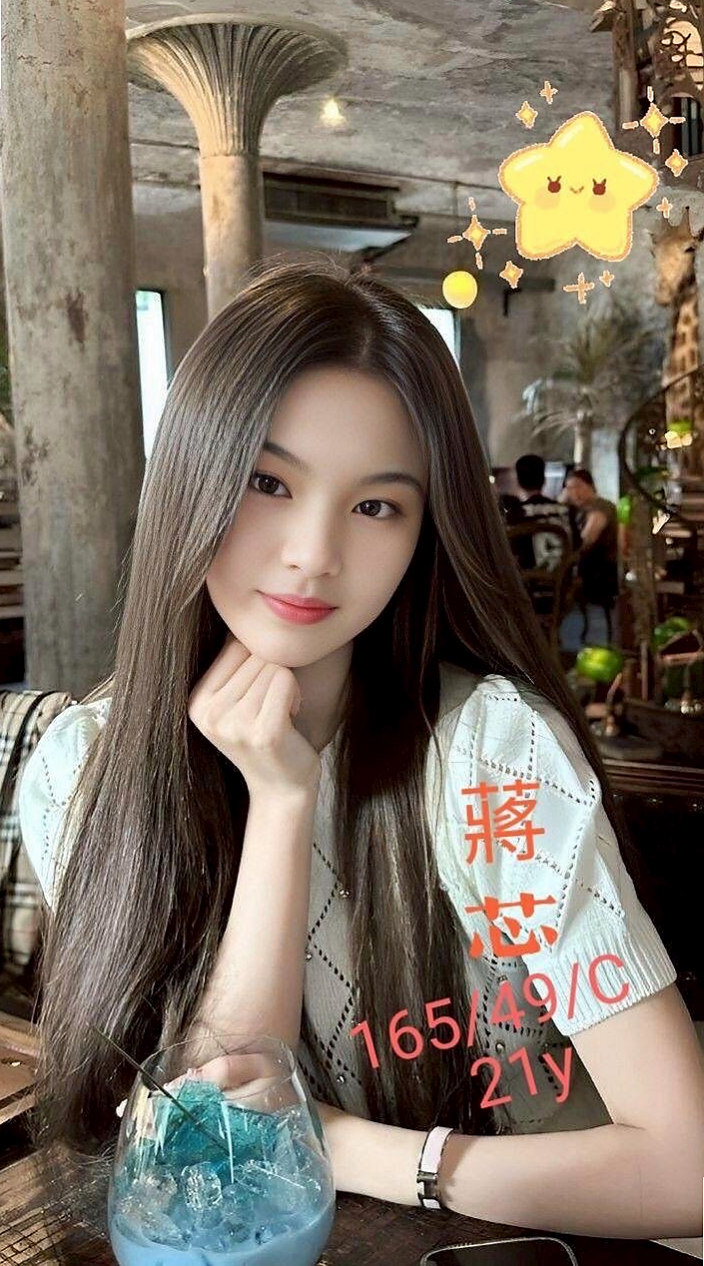 貢寮外叫：momo |按摩小妹|168cm|48kg|E罩杯|23歲|讓你想出來又出不來，床上很淫蕩，叫聲夠嗲，  介紹:E奶 真實材料 不下垂 還有一雙美腿