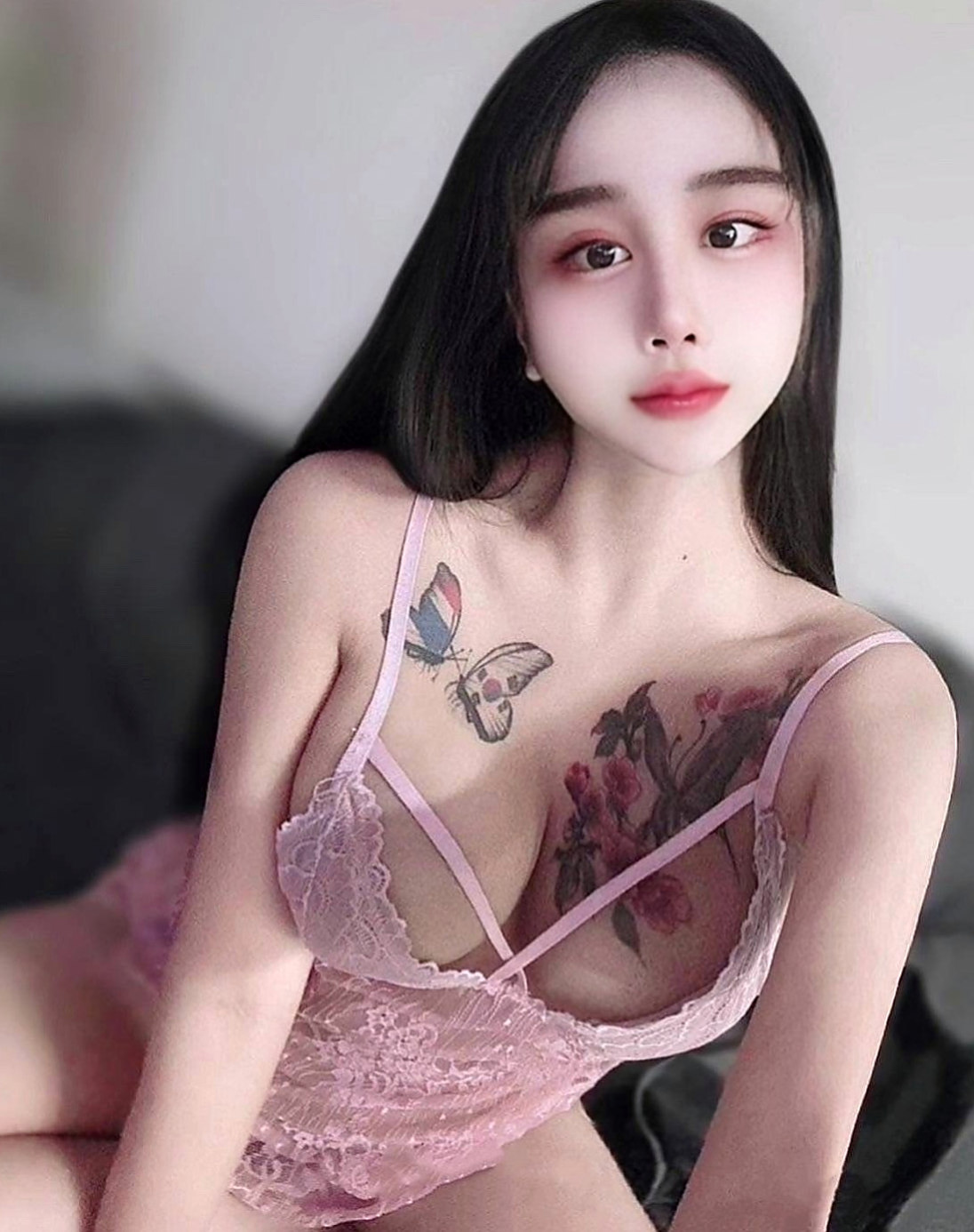 龍崎叫小姐：千千 |專櫃小姐|166cm|47kg|E罩杯|20歲|她自己衣服都脫好了 在床上乖乖等著你去幹她 #很愛運動的女人體力超好