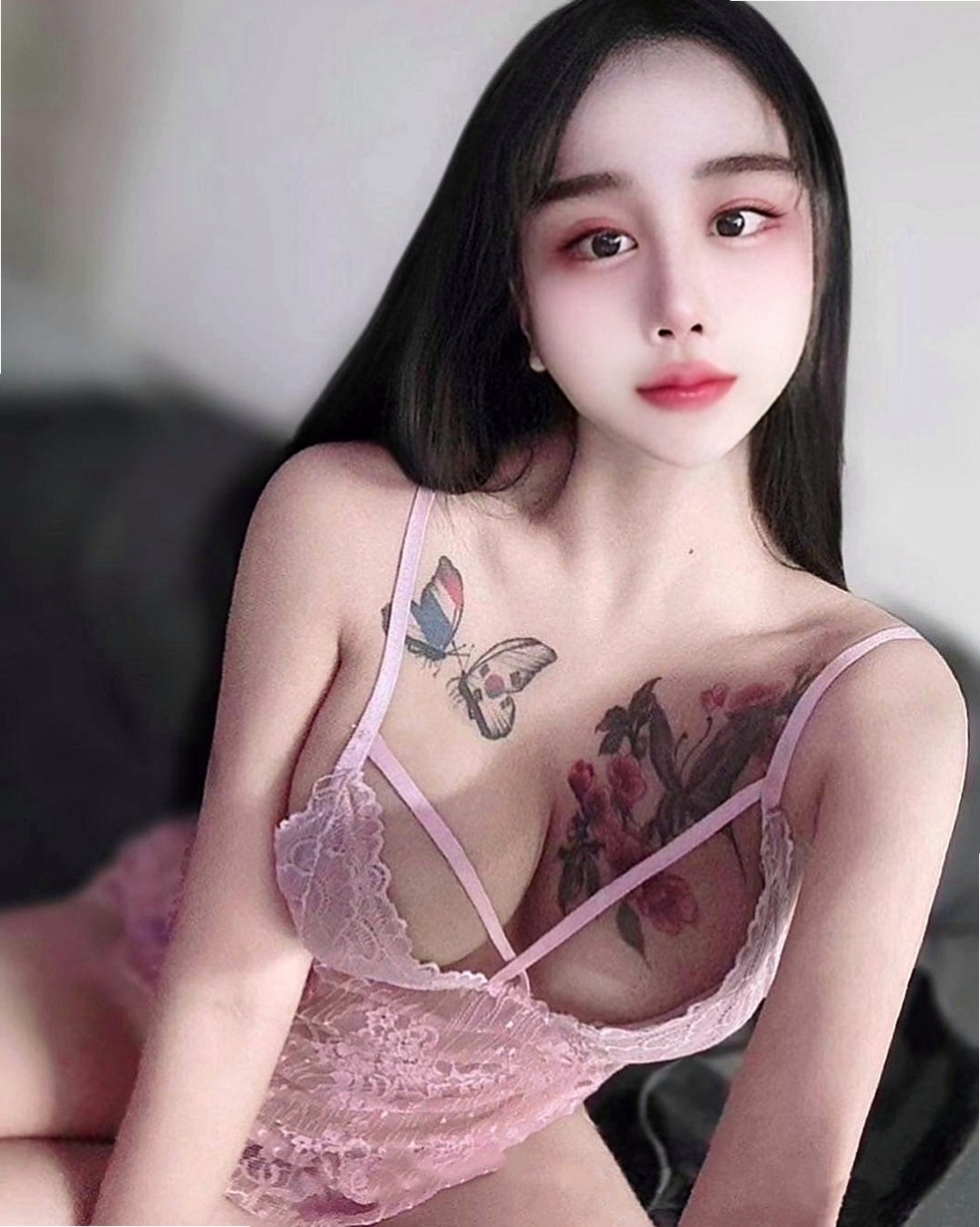 龍崎叫小姐：千千 |專櫃小姐|166cm|47kg|E罩杯|20歲|她自己衣服都脫好了 在床上乖乖等著你去幹她 #很愛運動的女人體力超好